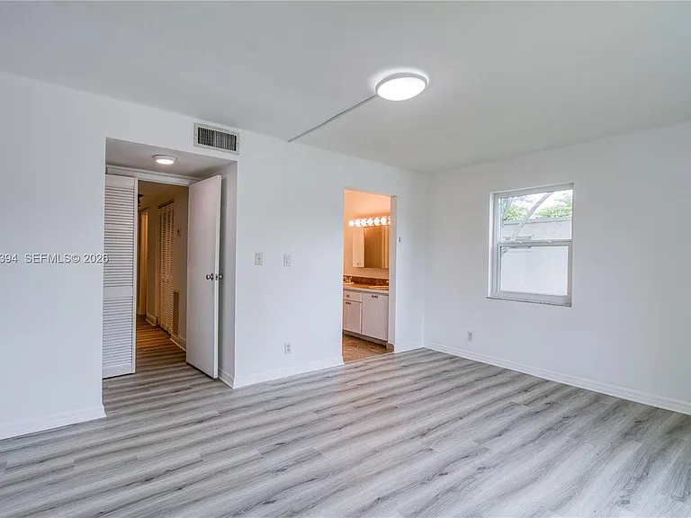 5259 SW 40th Ave #26 — Photo 13