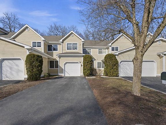 2nd image of 305 Glenwood Dr Unit 3