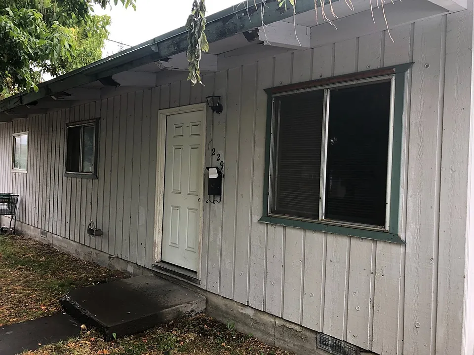 1229 Division St