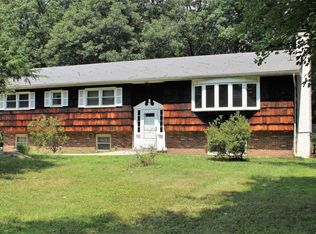 9 Spruce Rd, Hyde Park, NY 12538