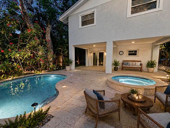 4th image of 1033 Valencia Rd