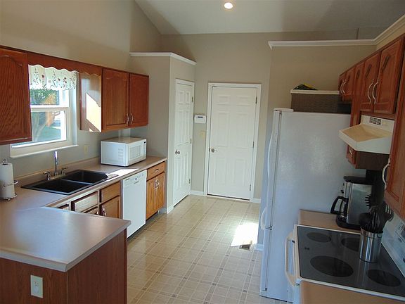 4th image of 2190 Hartland Blvd