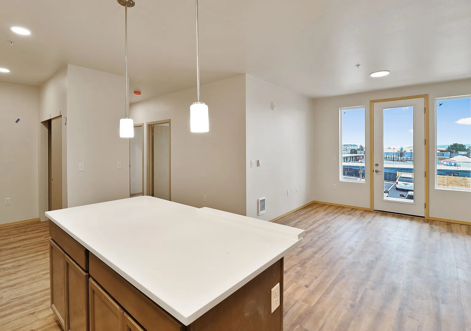 2 Bed 1 Bath - Downtown Location - NAS Whidbey — Photo 2
