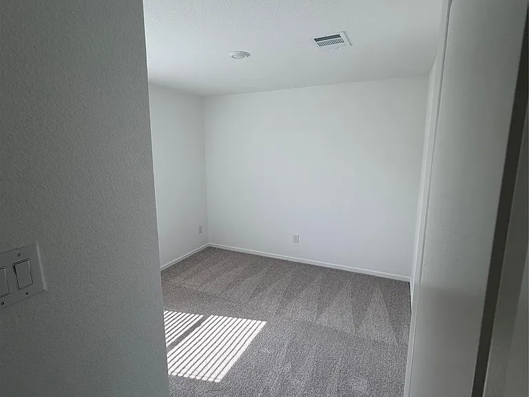 921 Woodhaven Lakes Dr — Photo 7