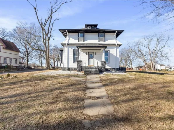 236 S Ash St, Ottawa, KS 66067