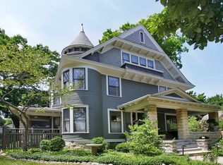422 Steele Ct, Waukegan, IL 60085