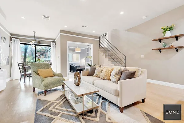 Sold by Bond New York | media 13