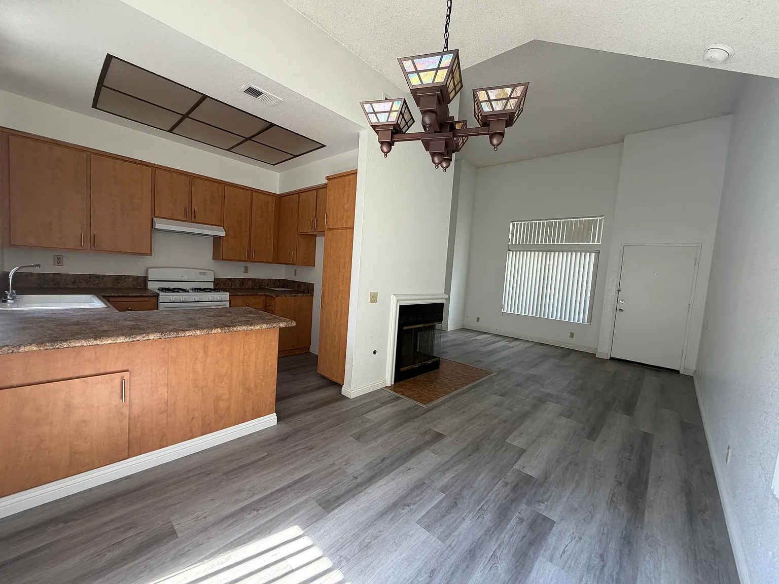 2 bed, 872 sqft, $2,495 — Photo 3