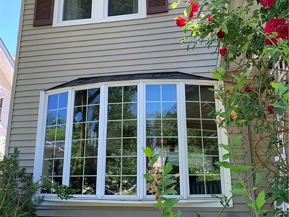 3rd image of 1307 Manor Park Ave