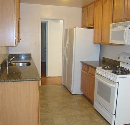 3rd image of 744 Cherrywood Ave