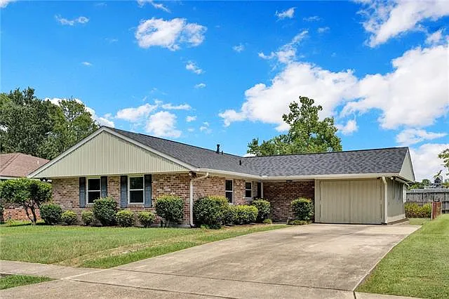 3 bed, 2.0 bath, 1476 sqft, $2,000 — Photo 2