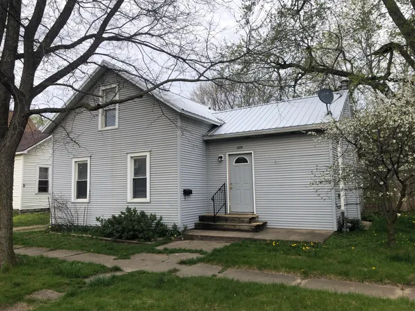 1204 3rd St, Three Rivers, MI 49093