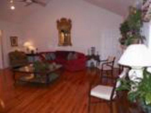 4th image of 290 Farmingdale Dr