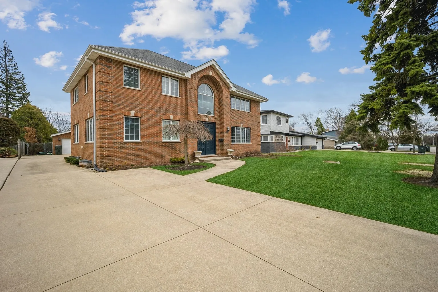 533 Lotus Ln photo 1