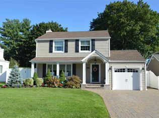 58 Crest Rd E, North Merrick, NY 11566