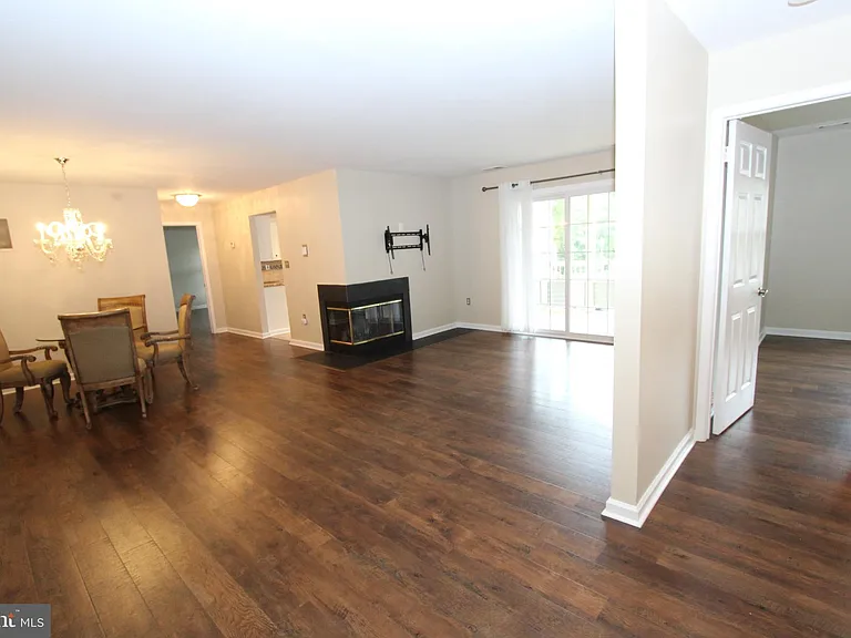 110 Biscayne Ct #8 — Photo 7