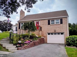 27 Crescent St, Hummelstown, PA 17036