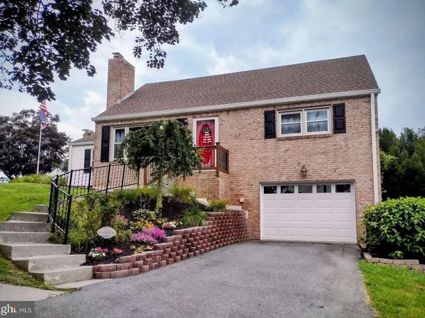 27 Crescent St, Hummelstown, PA 17036