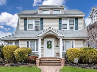 115 Sherman St, Lynbrook, NY 11563