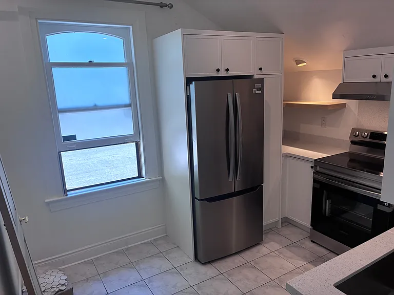 561 Parliament St #1 — Photo 25