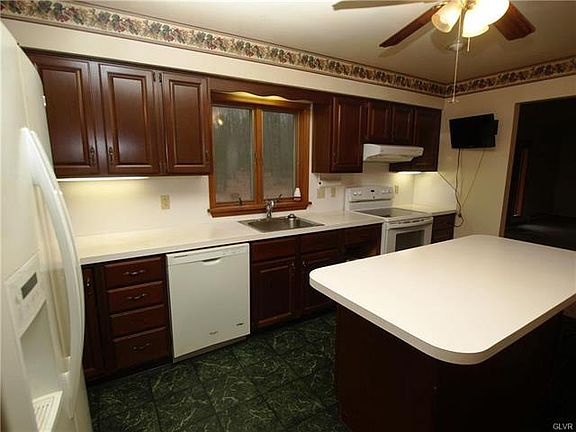 5th image of 121 Blue Mountain Ct