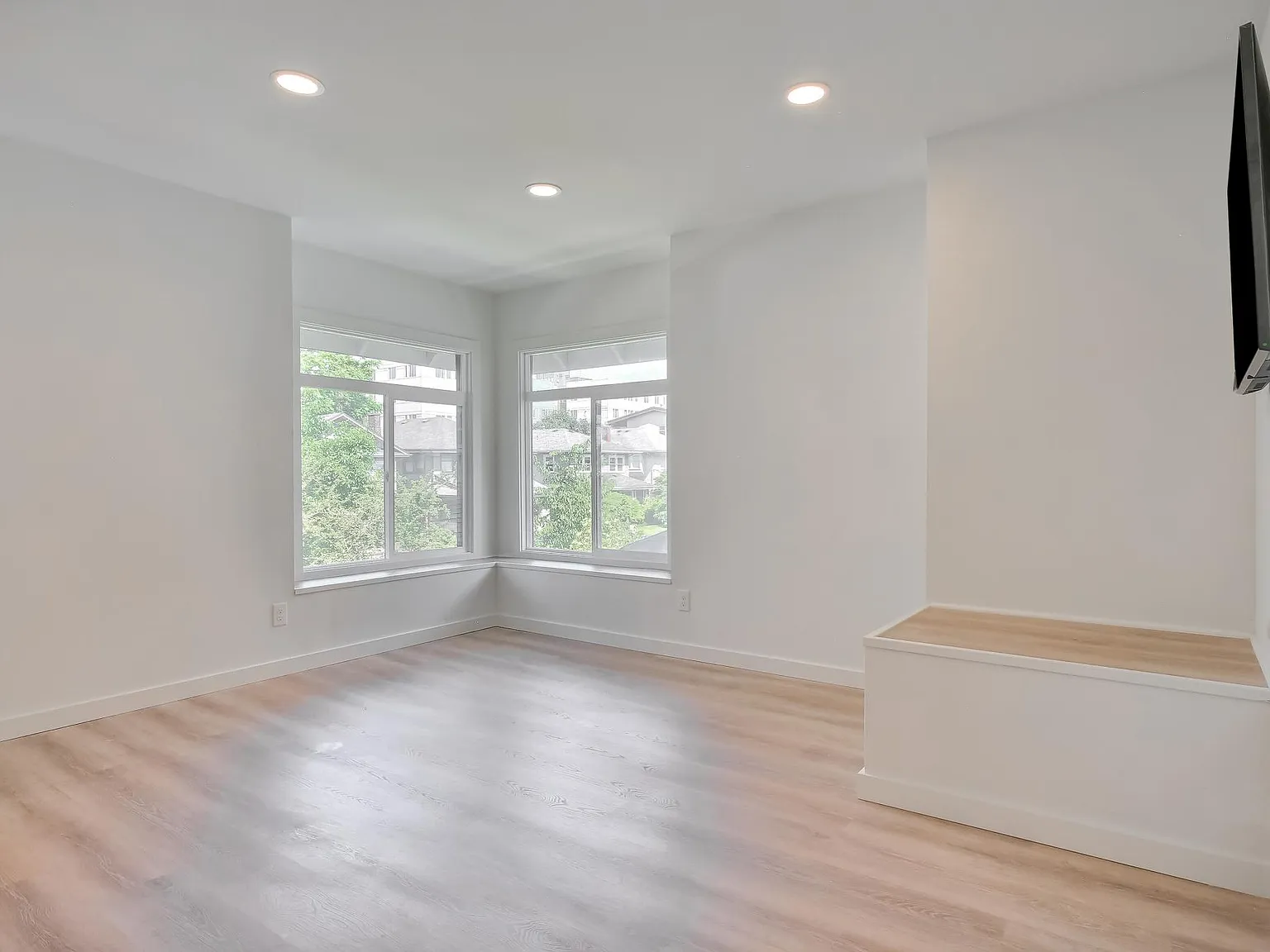 9 bed, 2000 sqft, $13,275 — Photo 3