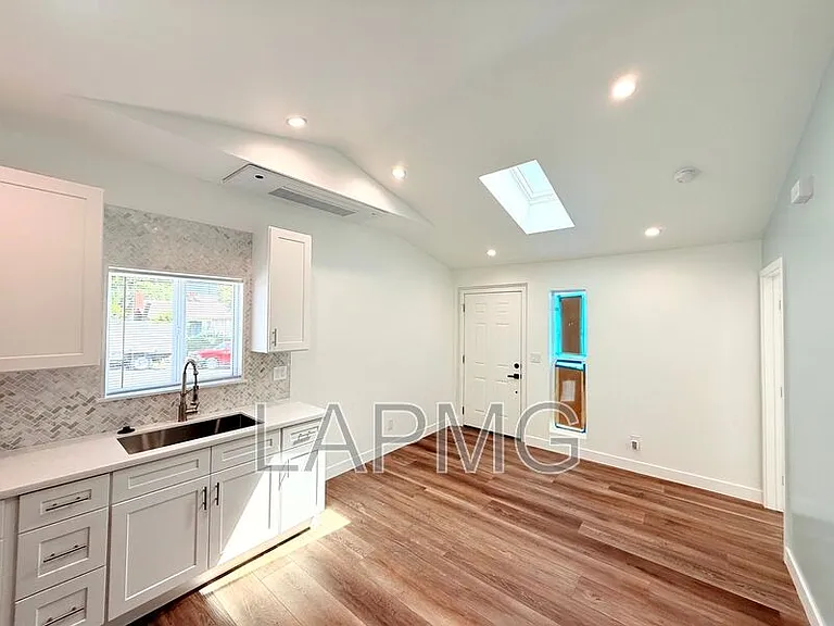 10837 Fellows Ave — Photo 6
