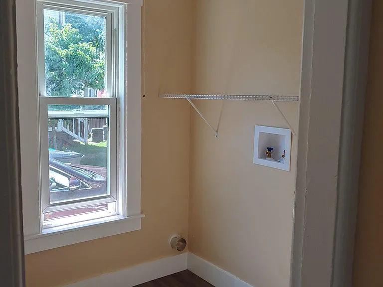 laundry/pantry