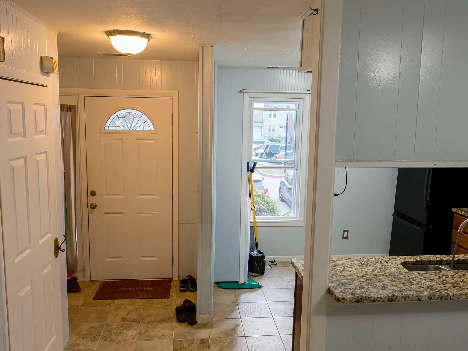 3 bed, 2.5 bath, 1415 sqft, $2,400 — Photo 2
