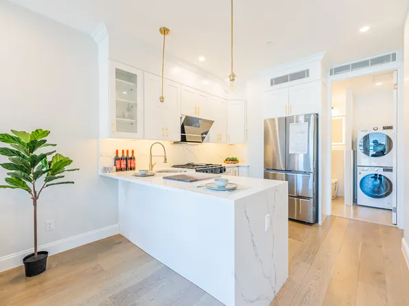 42-09 Hampton Street image 6 of 14