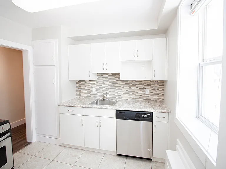 305 Marion St #3 — Photo 4