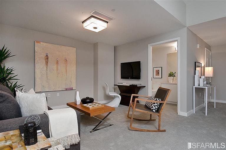 1st image of 207 King St APT 409