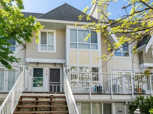 6588 Southoaks Cres #121, Burnaby, BC V5E 4K1