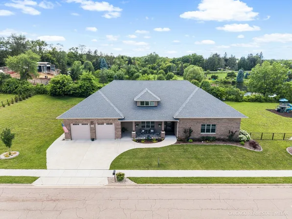 1210 Stonegate Dr, Marengo, IL 60152