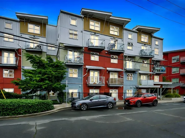 787 Tyee Rd #204, Victoria, BC V9A 7R5