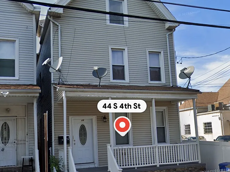 44 4th St #R — Photo 8