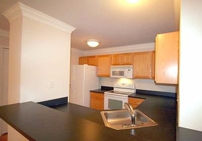 4th image of 2730 Barclay Way