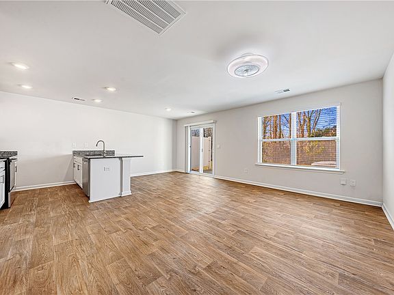4th image of 404 Oakmont Valley Trl