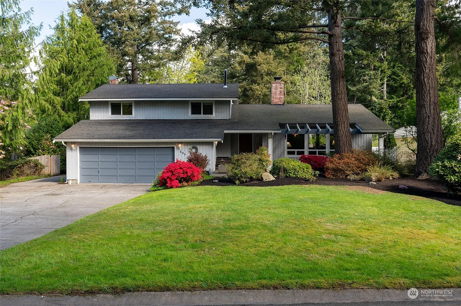 405 Viewcrest Road photo 1