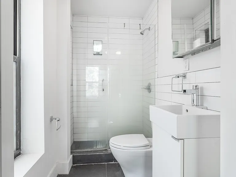 117 E 7th St #2C — Photo 9