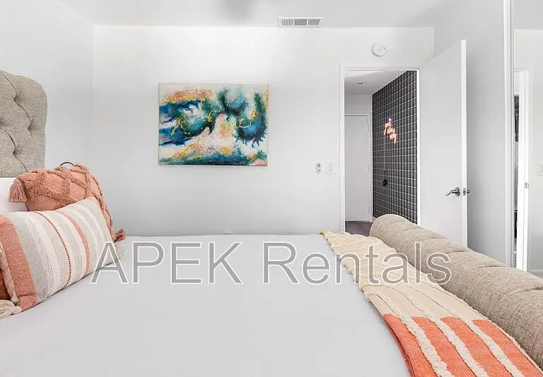 2184 E Powell Rd — Photo 48