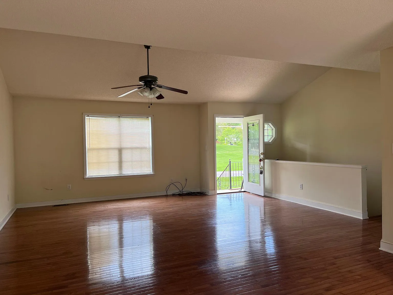 3 bed, 1374 sqft, $1,800 — Photo 3