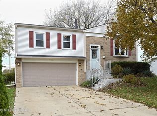 706 S Park Blvd, Streamwood, IL 60107
