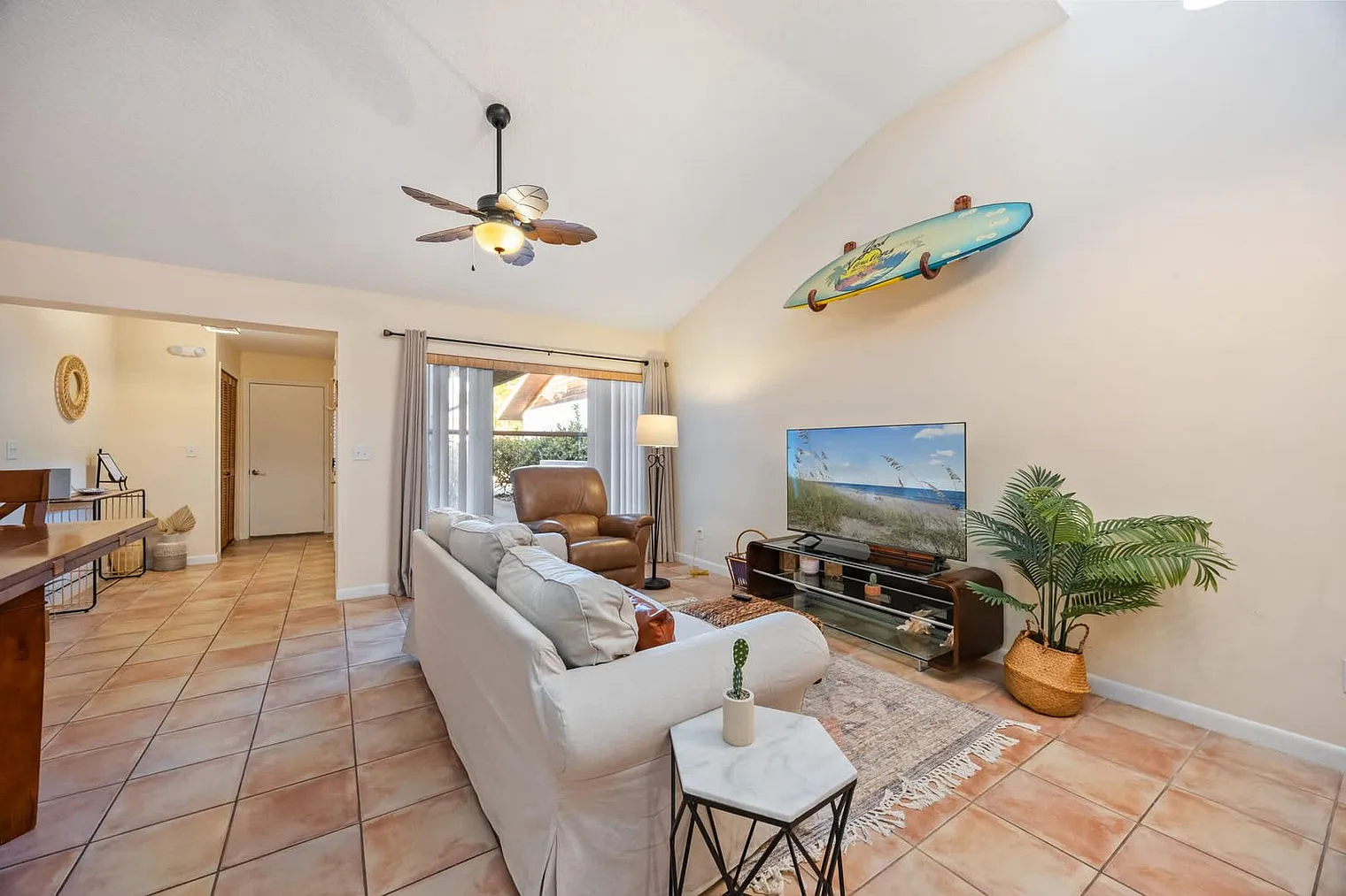 2 bed, 2.0 bath, 1388 sqft, $4,426 — Photo 3