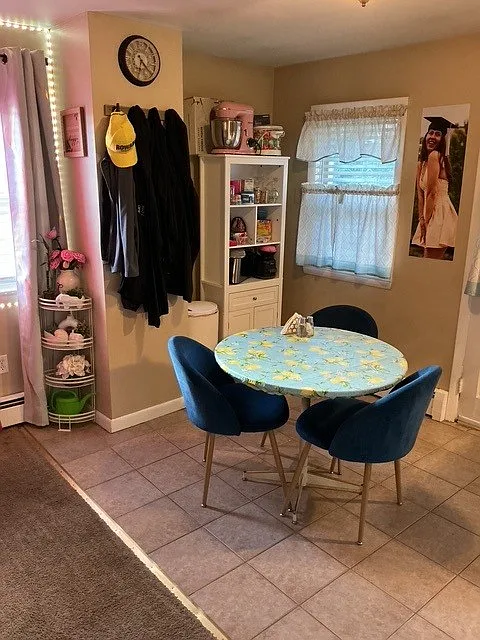 1 bed, 700 sqft, $1,200 — Photo 3