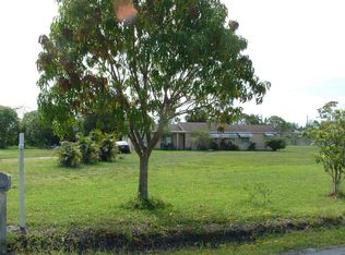 1082 Park Ln, Haverhill, FL 33417