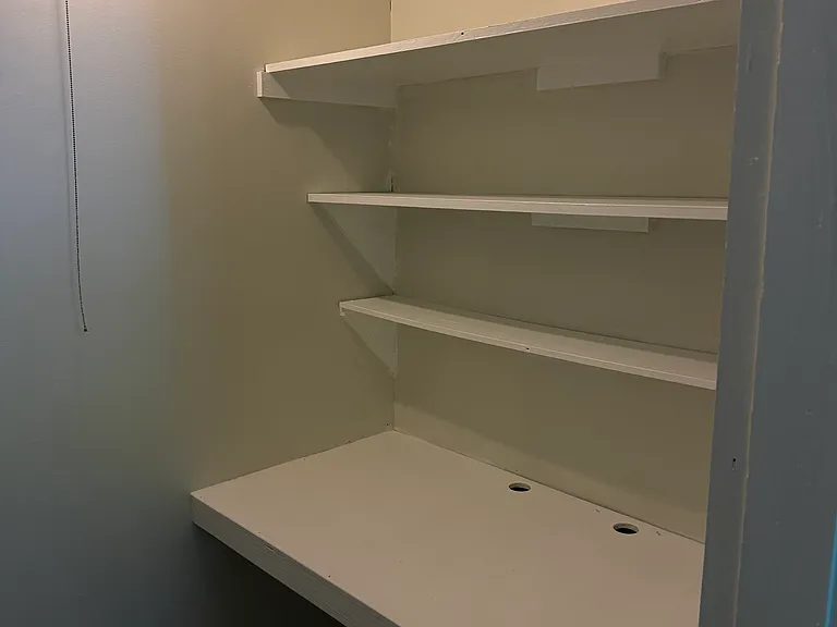 walk in with desk