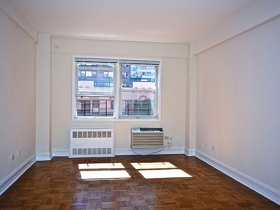 4th image of 225 E 70th St APT 9d