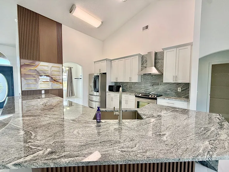 11400 Lovers Ln — Photo 20