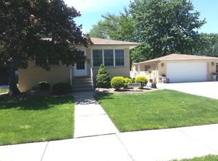 10500 Forest Ln, Chicago Ridge, IL 60415